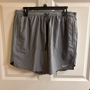 Nike Men’s Gray Athletic Running Shorts with liner.  7 inch length.  XL